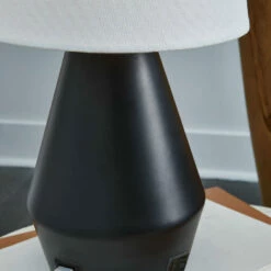 Ashley Furniture Accessories Lanry - Black - Metal Table Lamp (1/cn)
