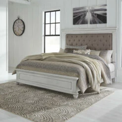 Benchcraft® Beds Kanwyn - Attractive - Upholstered Panel Bed