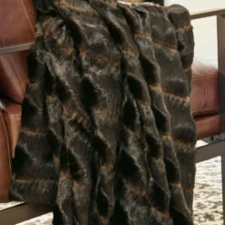 Ashley Furniture Jessen - Brown/black - Throw (3/cs) Accessories