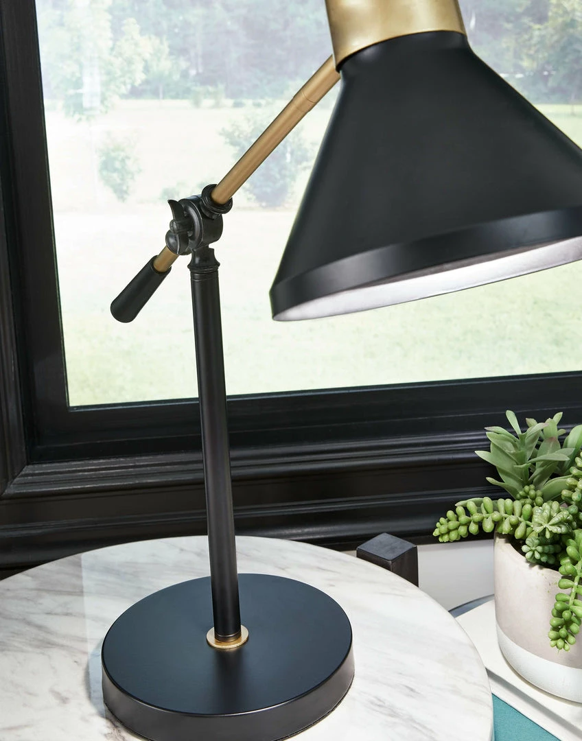 Brand new ❤️ Ashley Furniture Garville - Black/gold Finish - Metal Desk Lamp (1/cn) ❤️ 4 Ashley Furniture Garville - Black/gold Finish - Metal Desk Lamp (1/cn)