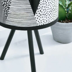 Ashley Furniture Manu - White/black - Metal Table Lamp (1/cn)