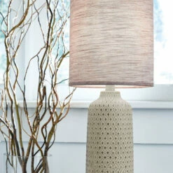 Ashley Furniture Accessories Donnford - Brown - Ceramic Table Lamp (1/cn)