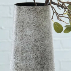 Ashley Furniture Fynn - Vase