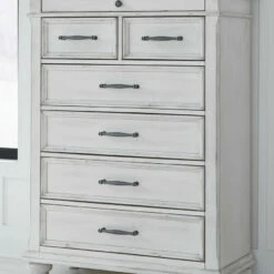 Benchcraft® Kanwyn - Attractive - Dresser, Mirror, Panel Bed