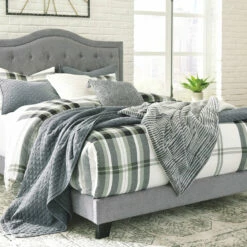 Ashley Furniture Jerary - CamelbackTufted - Upholstered Bed
