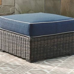 Ashley Furniture Ottomans Grasson - Brown/blue - Ottoman With Cushion