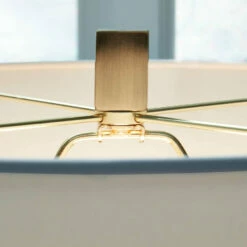 Ashley Furniture Teelsen - Clear/gold Finish - Crystal Table Lamp (1/cn)